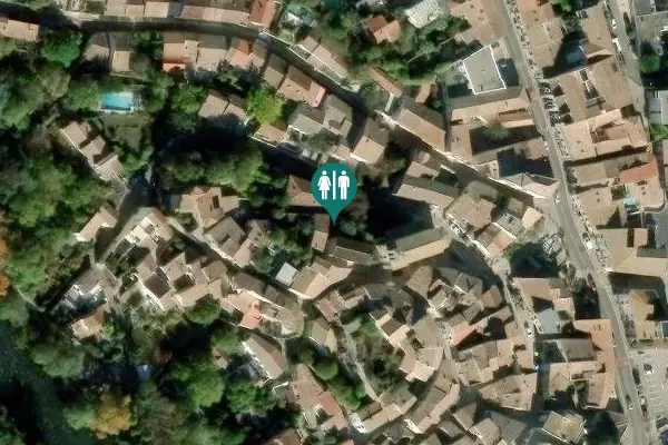 Satellite view of toilettes publiques
