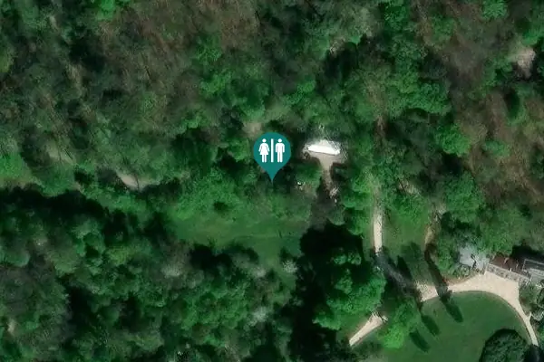 Satellite view of Chemin des Martyrs de la Résistance Toilet