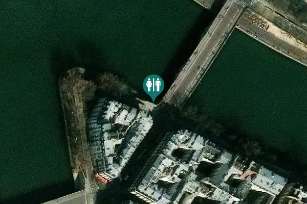Satellite view of Quai de Bourbon 41 Toilet
